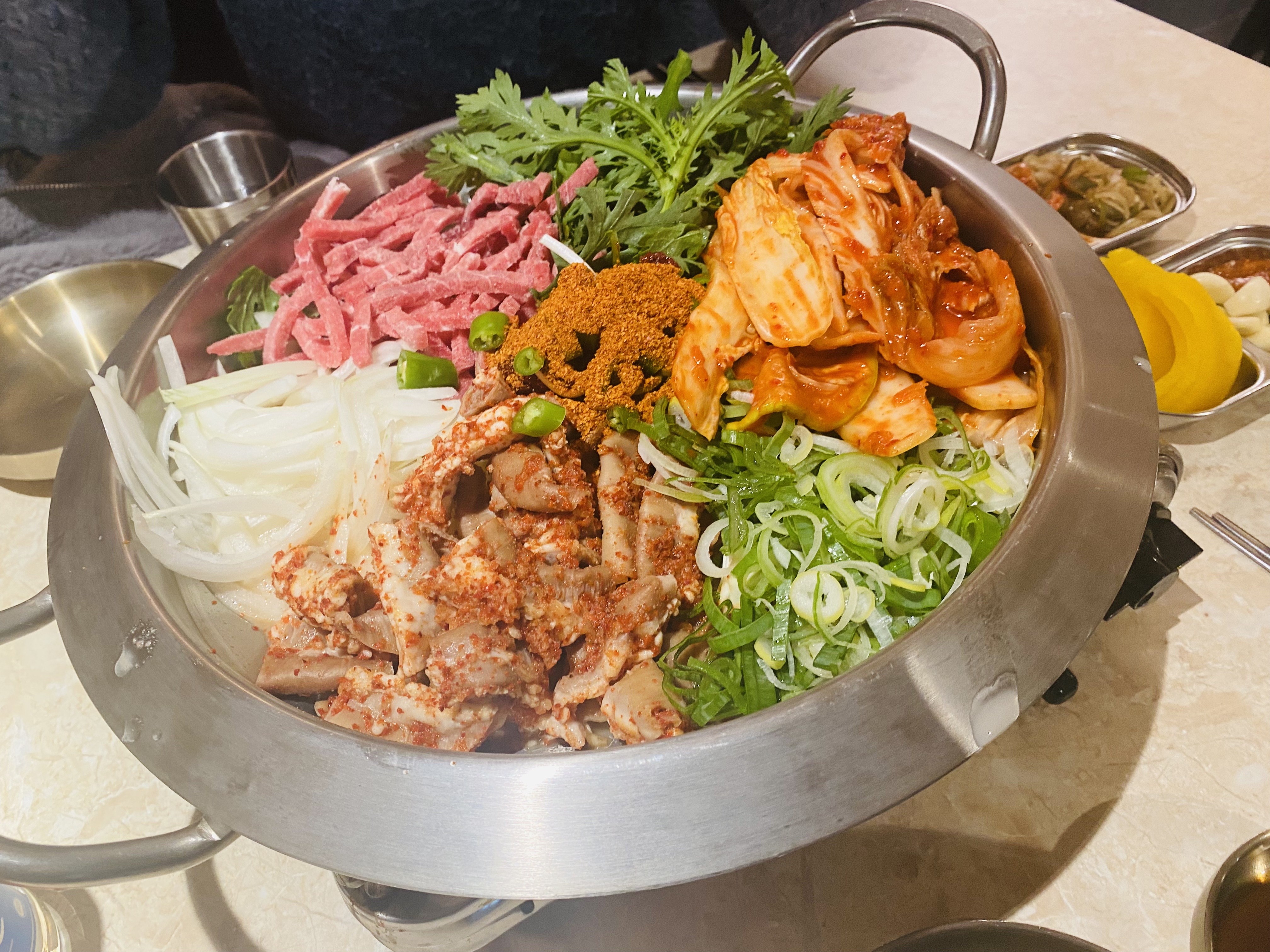 건대 제주곤이칼국수에서 소곱창전골 먹은썰 메인 메뉴가 아니면 어때